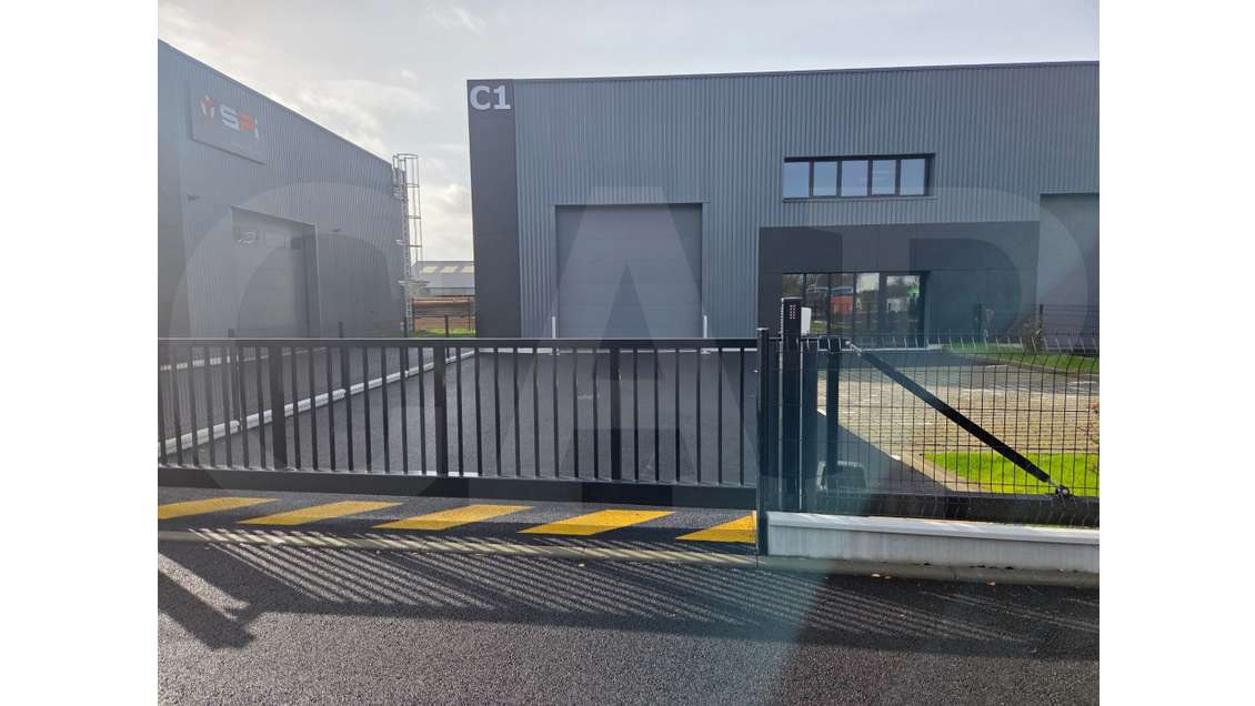 A louer local neuf 148m² ZA Actipole Miniac-Morvan