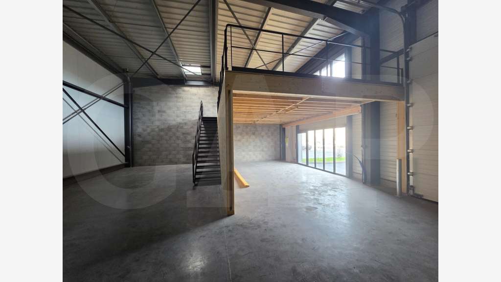A louer local neuf 148m² ZA Actipole Miniac-Morvan