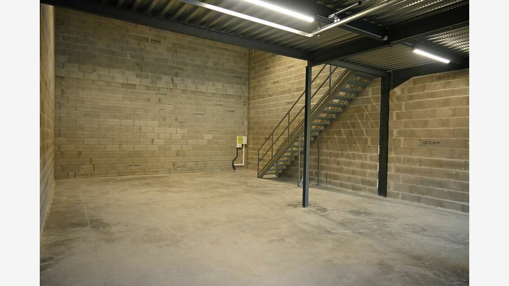 A louer cellule d'activité 154m² à Mions