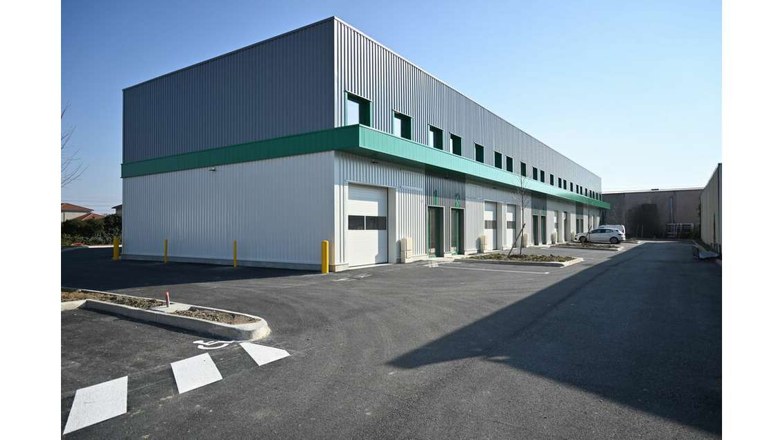 A louer cellule d'activité 154m² à Mions