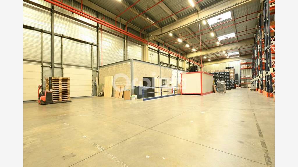 A louer entrepôt logistique 5391m² à Mions