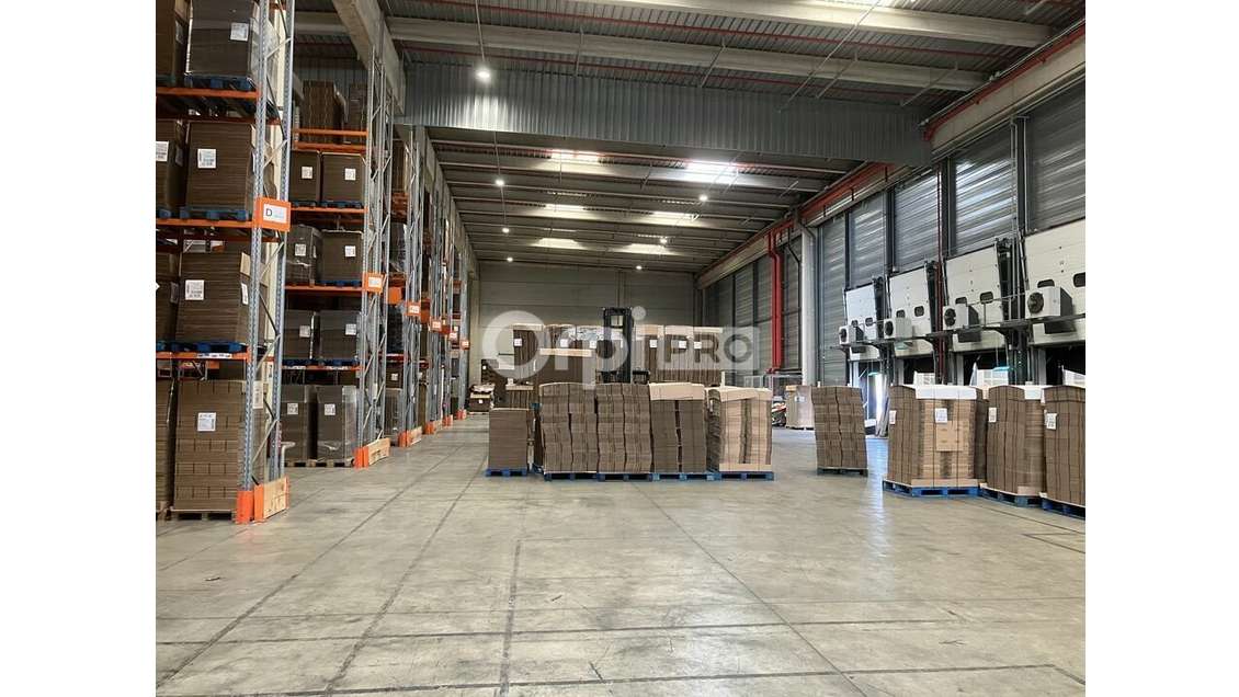 A louer entrepôt logistique 5391m² à Mions