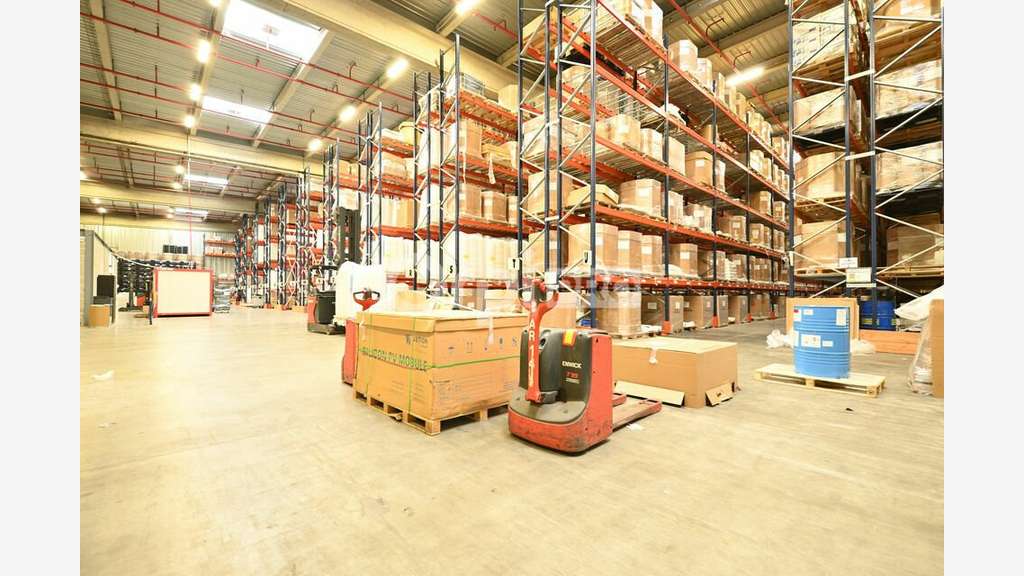 A louer entrepôt logistique 5391m² à Mions