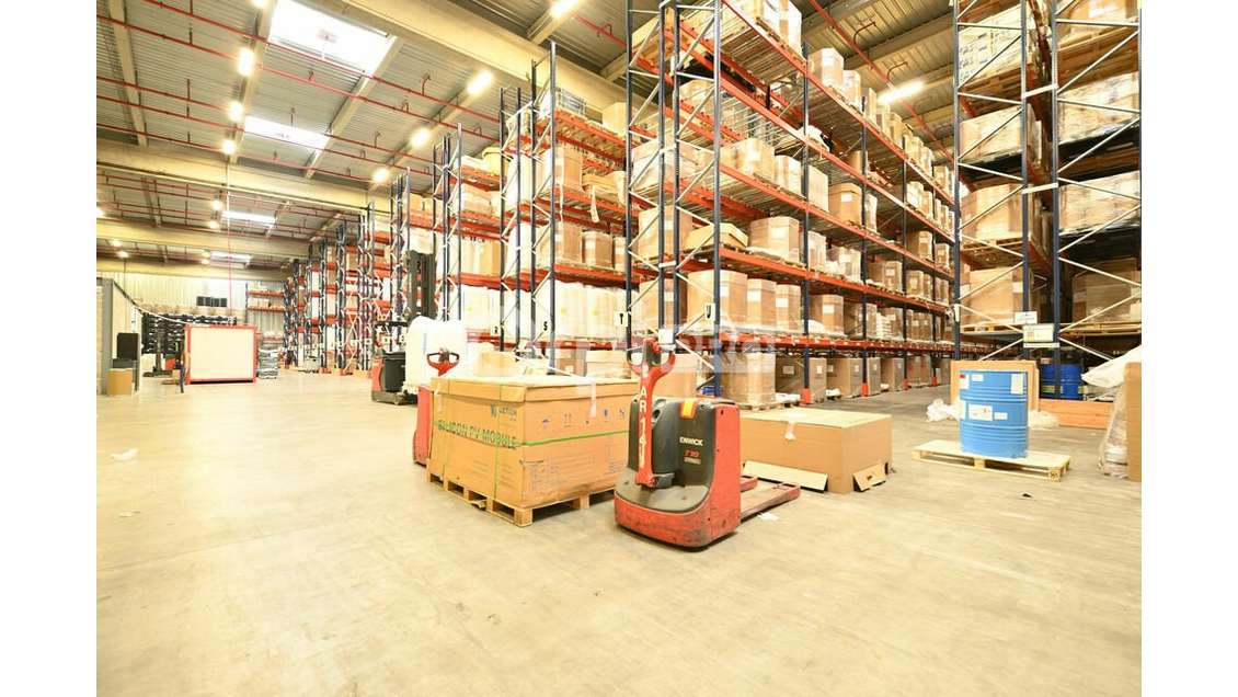 A louer entrepôt logistique 5391m² à Mions