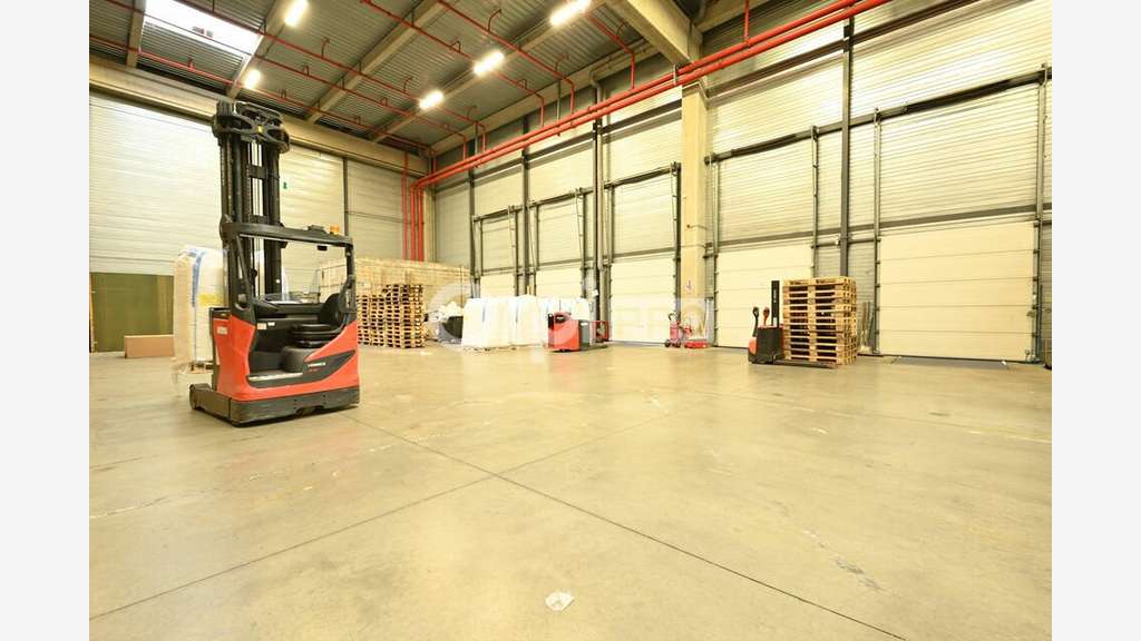 A louer entrepôt logistique 5391m² à Mions