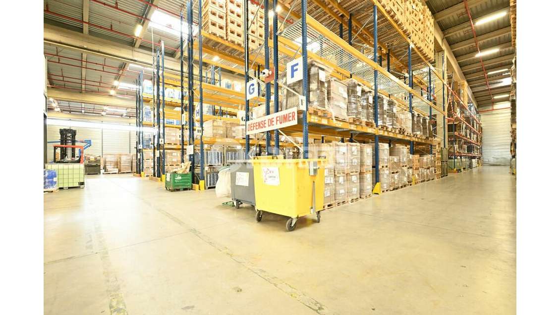 A louer entrepôt logistique 5391m² à Mions