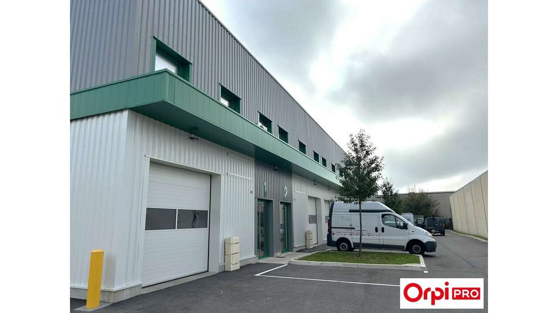 A louer local d'activité neuf 154m² à Mions