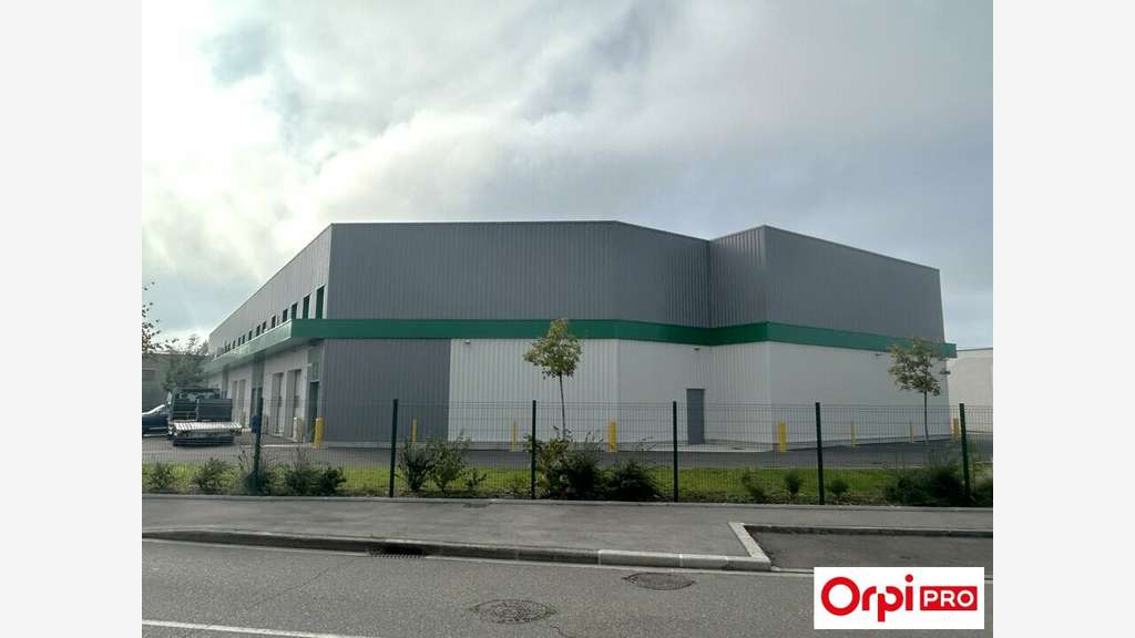 A louer local d'activité neuf 154m² à Mions