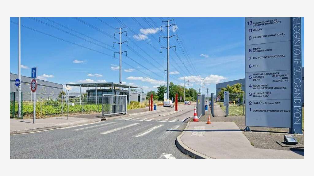 Location entrepôt de 4500m² à Mions sortie A46