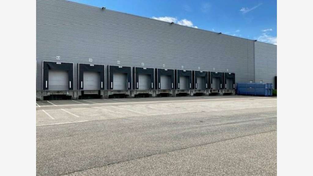 Location entrepôt de 4500m² à Mions sortie A46