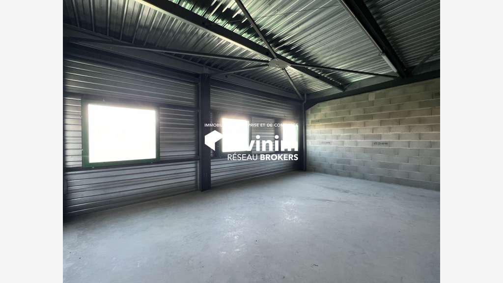 Local d'activité 154m² à louer ZI Lyon Sud-Est