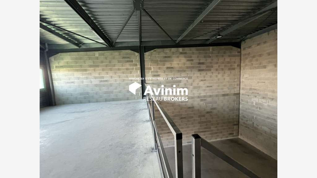 Local d'activité 154m² à louer ZI Lyon Sud-Est