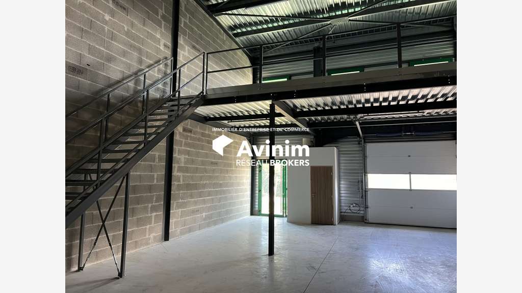 Local d'activité 154m² à louer ZI Lyon Sud-Est
