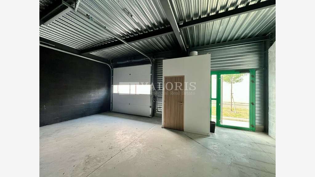 Locaux d'activités 308m² à louer à Mions