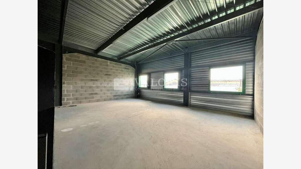 Locaux d'activités 308m² à louer à Mions