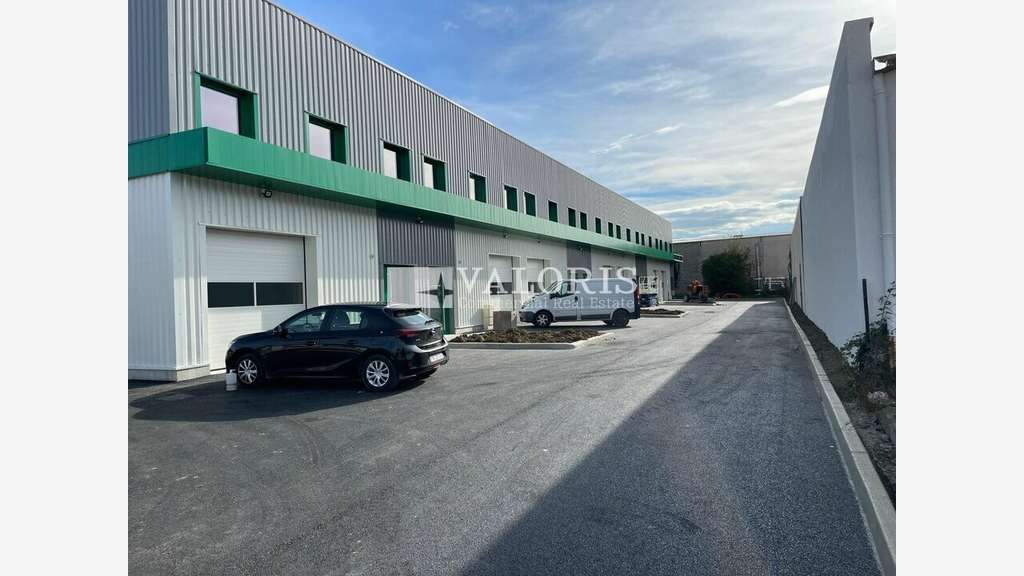 Locaux d'activités 308m² à louer à Mions