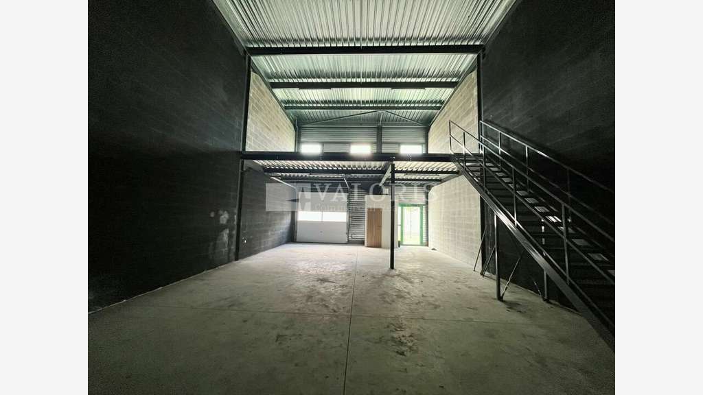 Locaux d'activités 308m² à louer à Mions