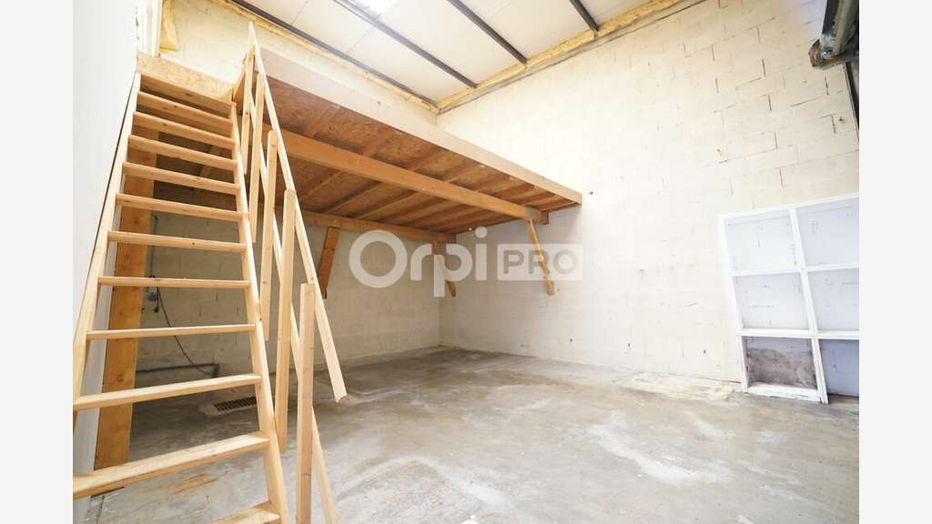 LOCAL D'ACTIVITE A LOUER - 141 m² - MIONS