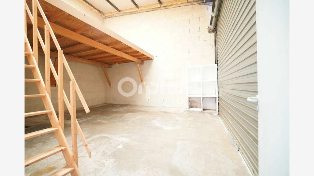 LOCAL D'ACTIVITE A LOUER - 141 m² - MIONS