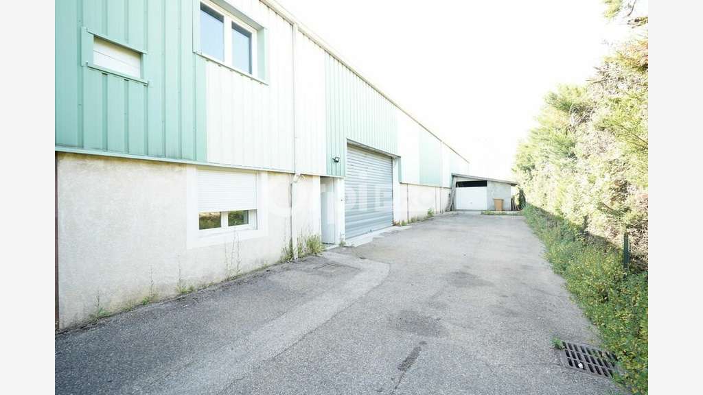 LOCAL D'ACTIVITE A LOUER - 141 m² - MIONS