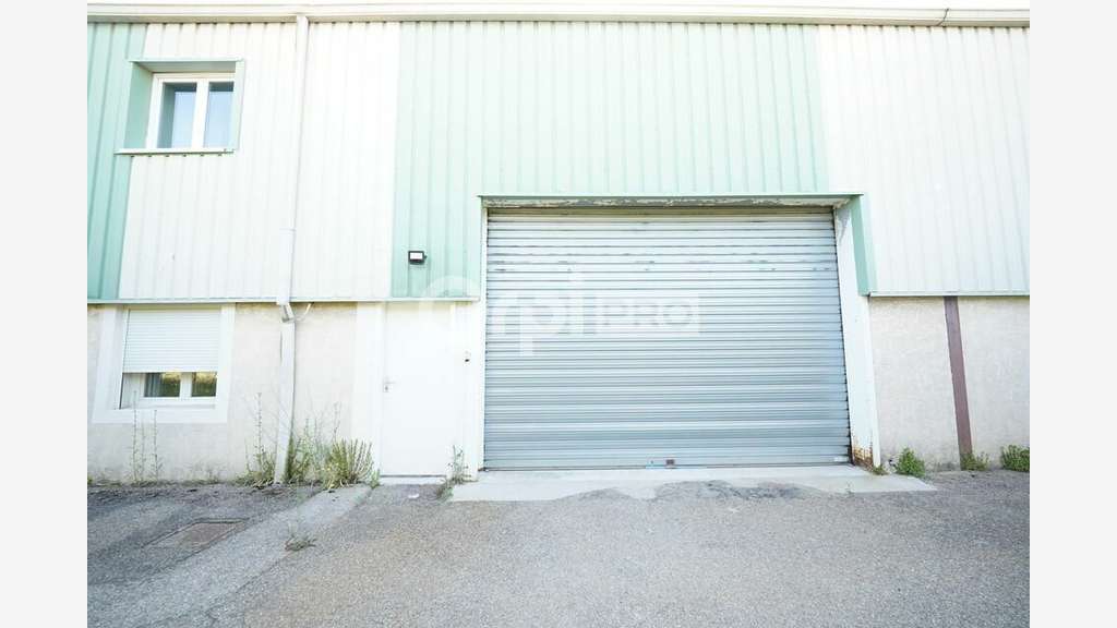 LOCAL D'ACTIVITE A LOUER - 141 m² - MIONS