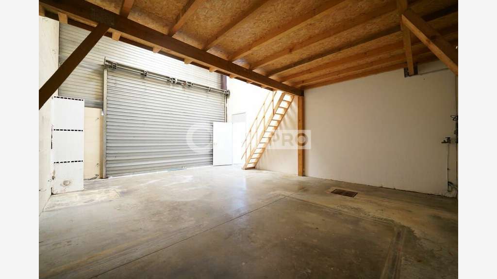 LOCAL D'ACTIVITE A LOUER - 141 m² - MIONS
