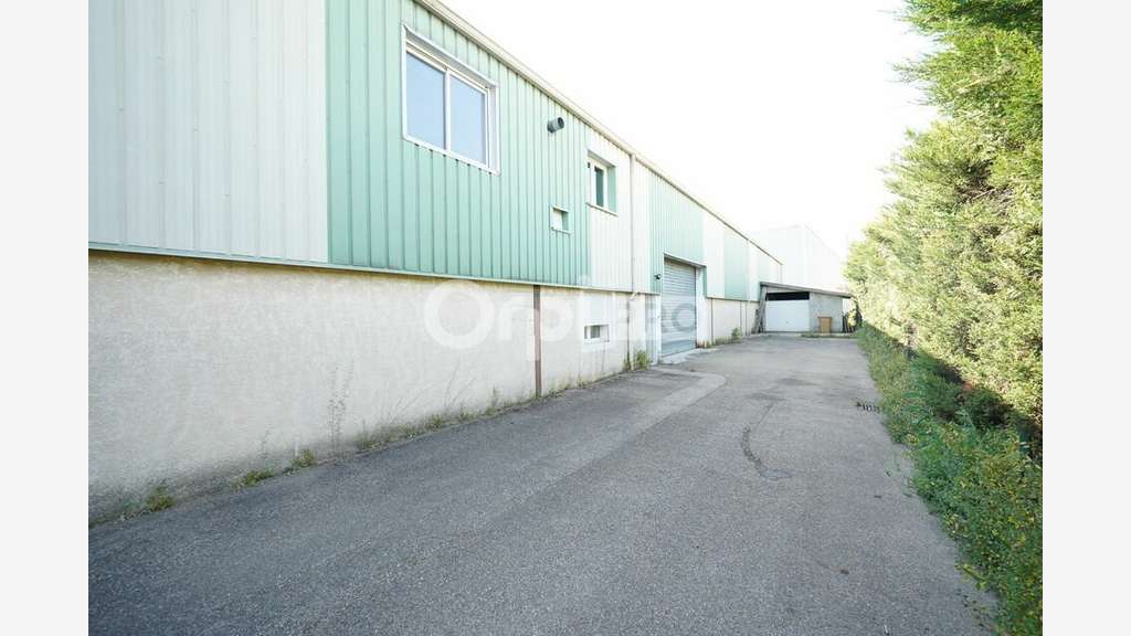 LOCAL D'ACTIVITE A LOUER - 141 m² - MIONS