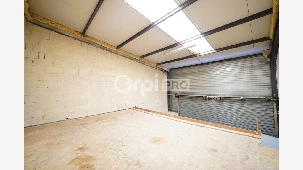 LOCAL D'ACTIVITE A LOUER - 141 m² - MIONS