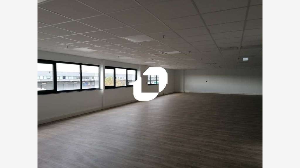 A louer Local d'activité 7933m² Mions