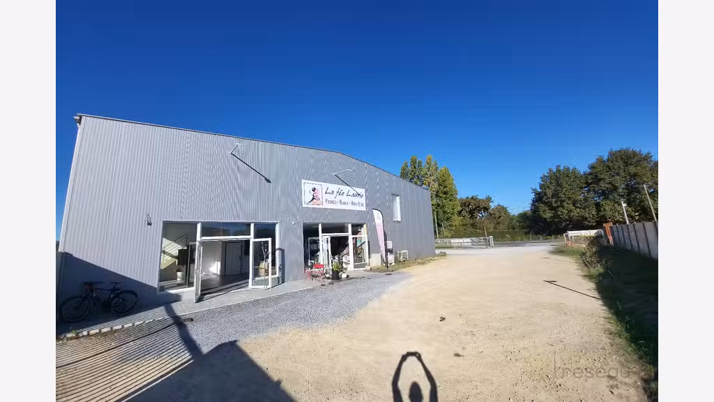 A louer boutique lumineuse de 115m² à Mios 