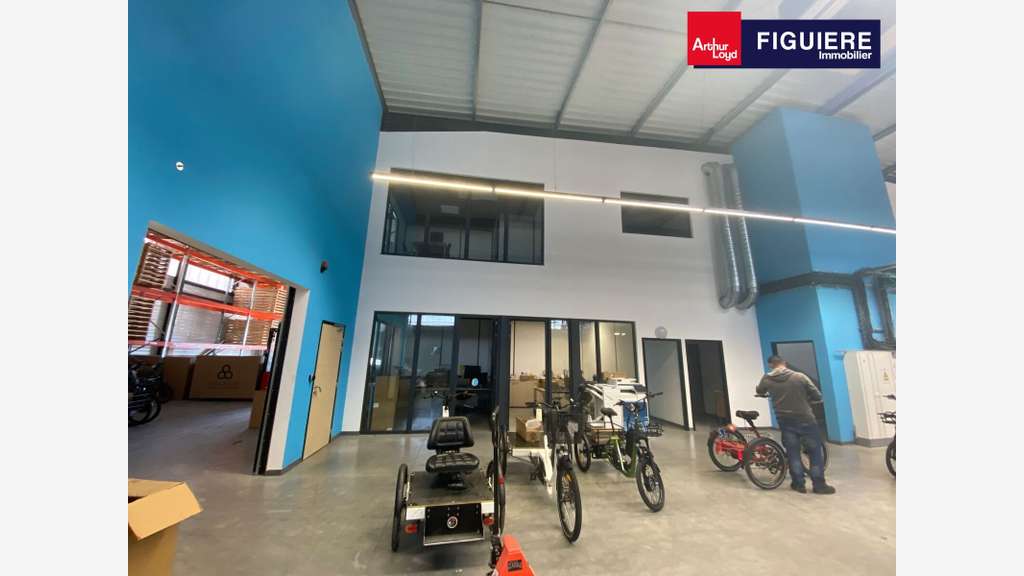Locaux d'activités + bureaux 1440m² à Miramas