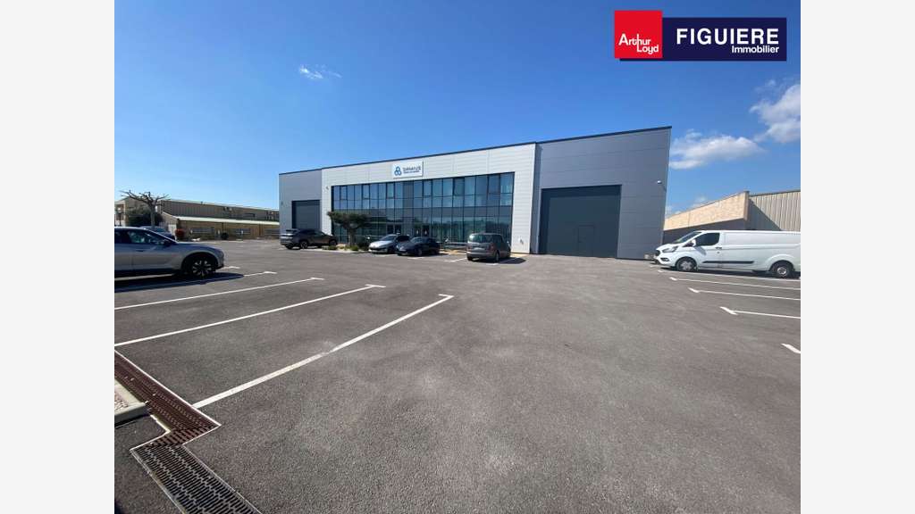 Locaux d'activités + bureaux 1440m² à Miramas