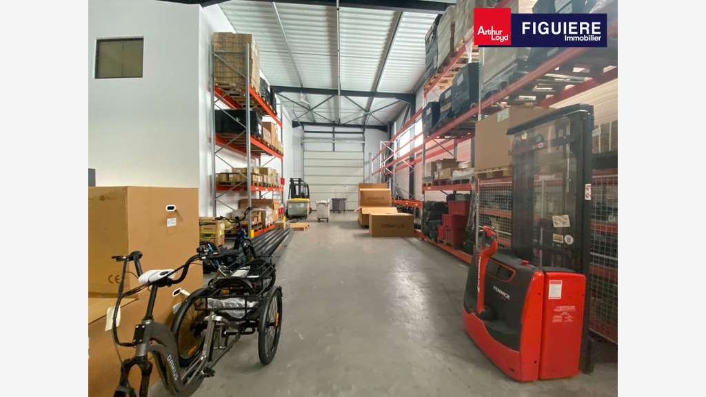 Locaux d'activités + bureaux 1440m² à Miramas