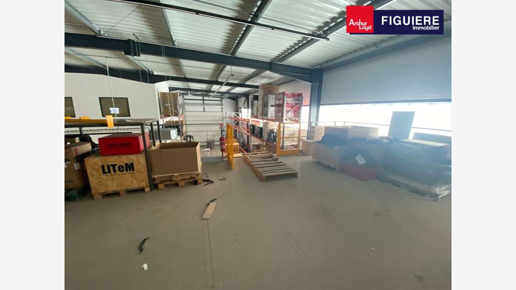 Locaux d'activités + bureaux 1440m² à Miramas