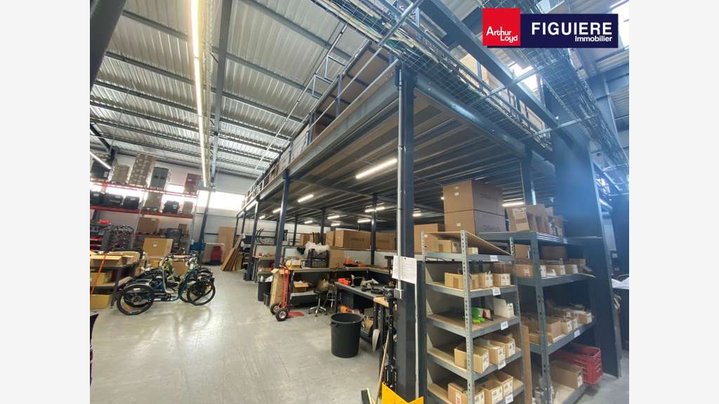 Locaux d'activités + bureaux 1440m² à Miramas