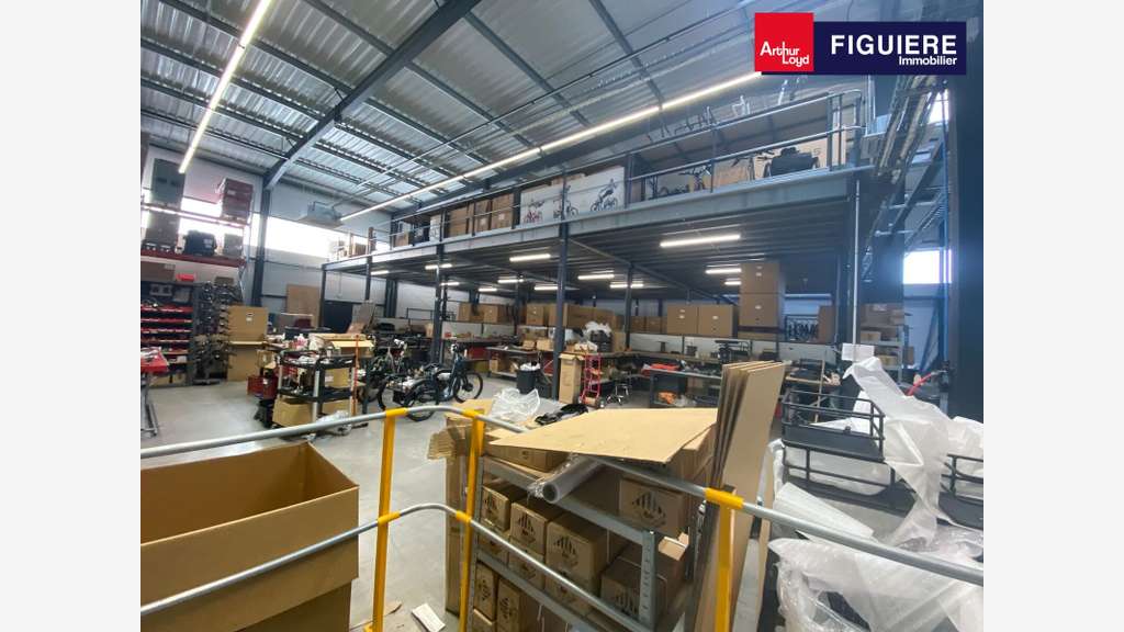 Locaux d'activités + bureaux 1440m² à Miramas