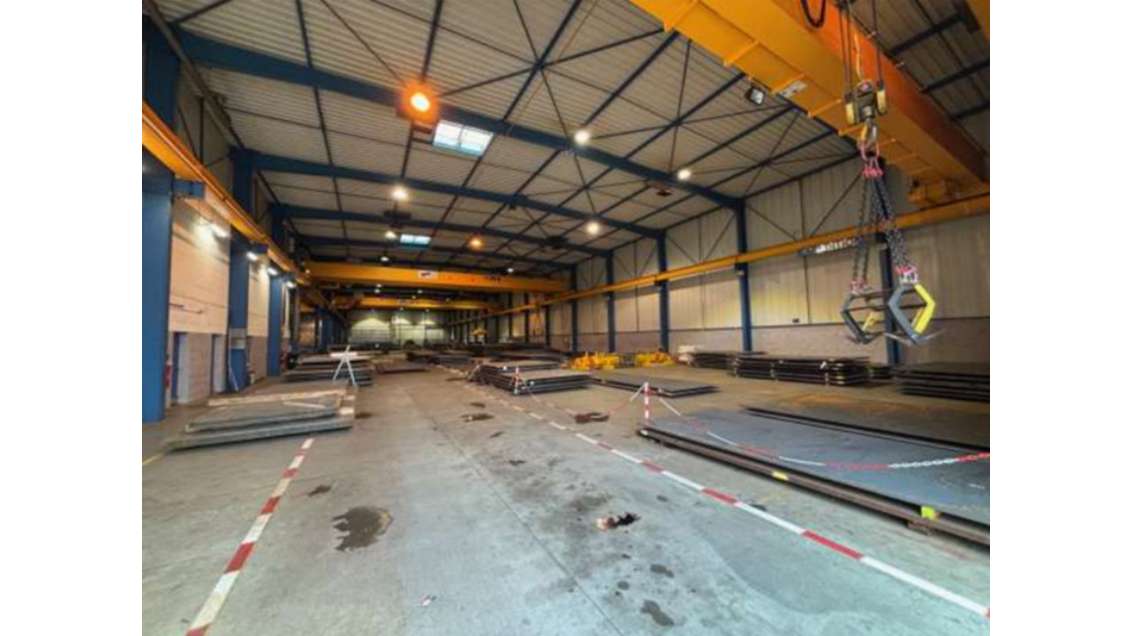 Local industriel 4460m² sur 1ha à louer à Miribel