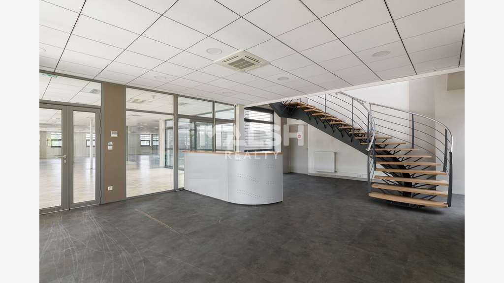 Local d'Activités à MIRIBEL - A LOUER - 9623 m²
