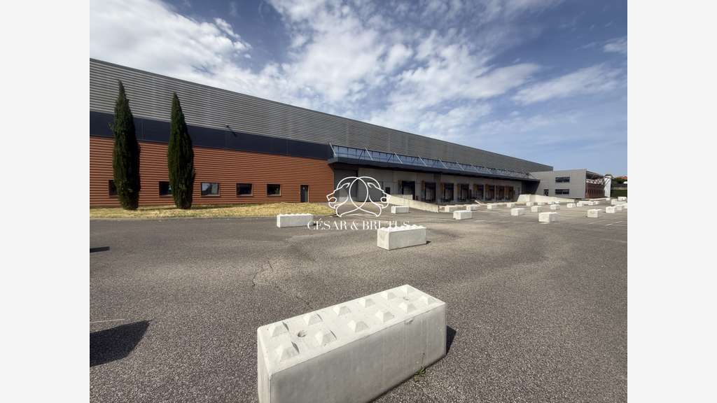 A louer ensemble immo de 9623m² dans le Grand Lyon