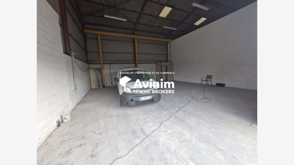 A louer local de stockage 100m² à Mitry-Mory