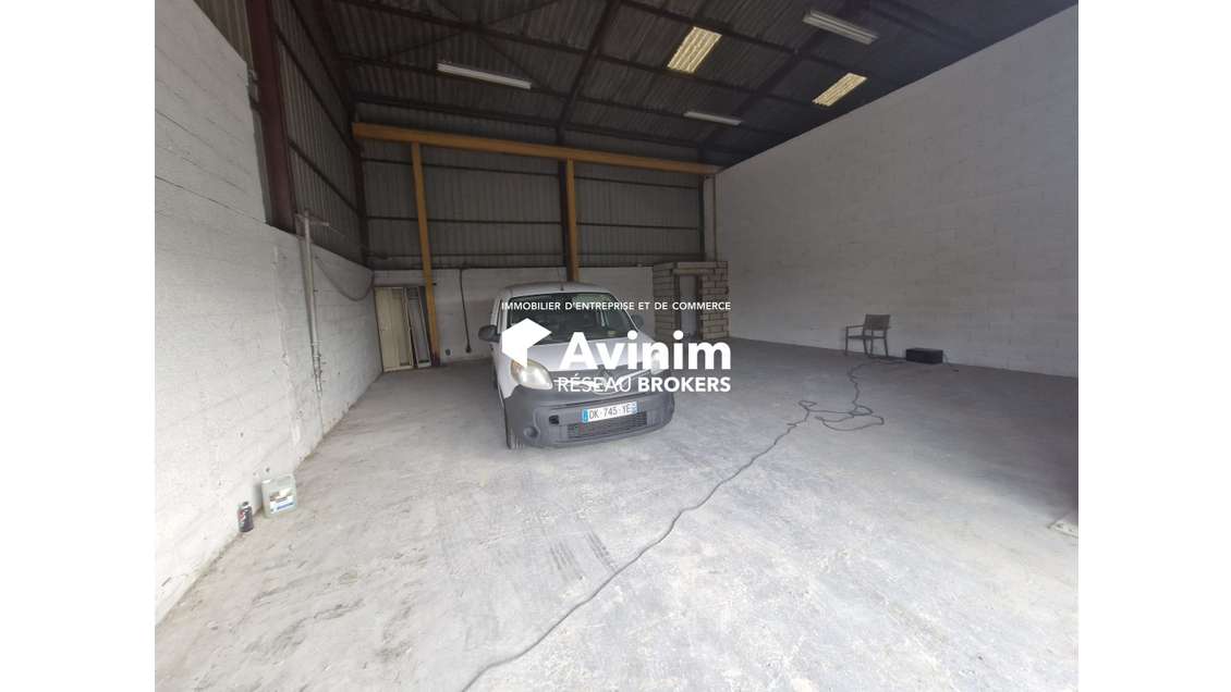 A louer local de stockage 100m² à Mitry-Mory