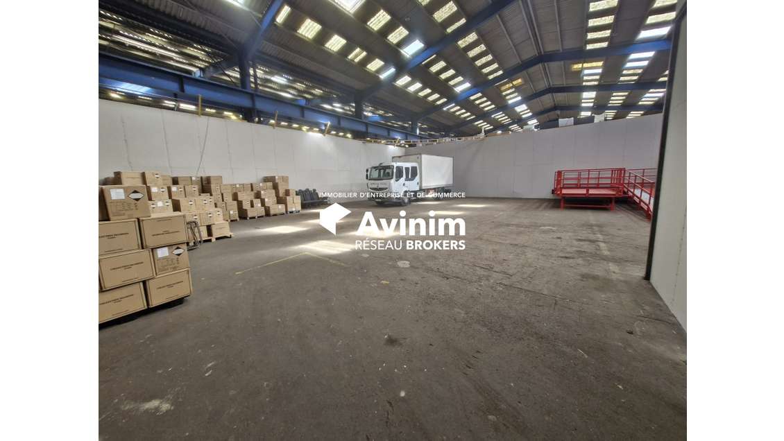 Cellule de 450m² a la location