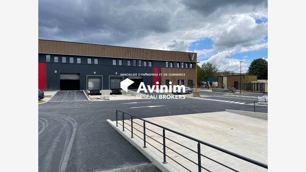 A louer locaux 1518m² et 1535m² ZI Mitry-Compans