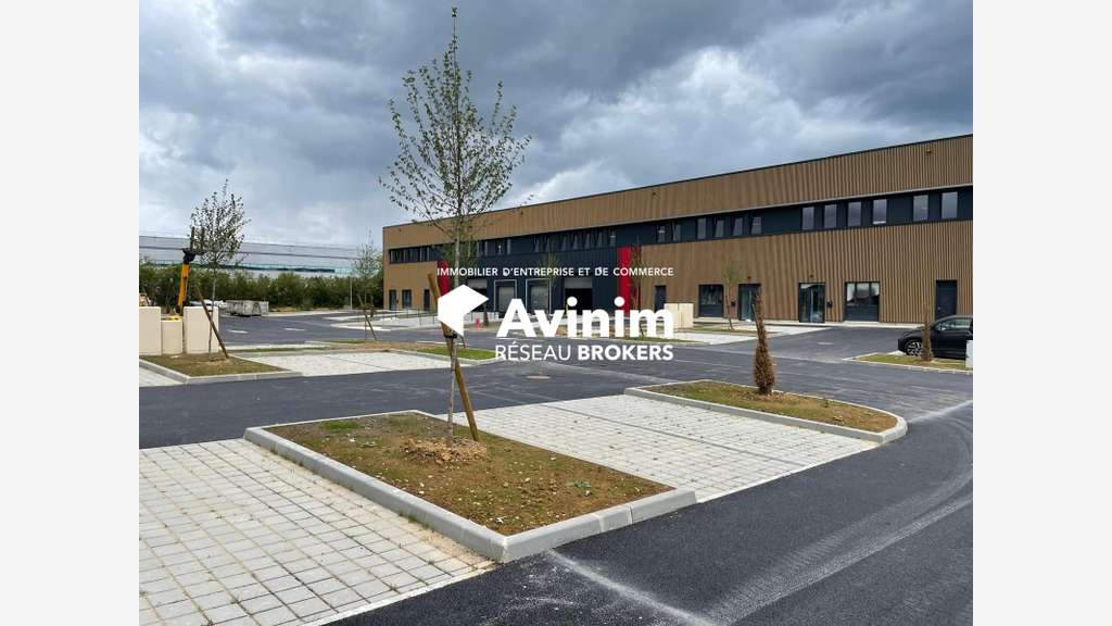 A louer locaux 1518m² et 1535m² ZI Mitry-Compans