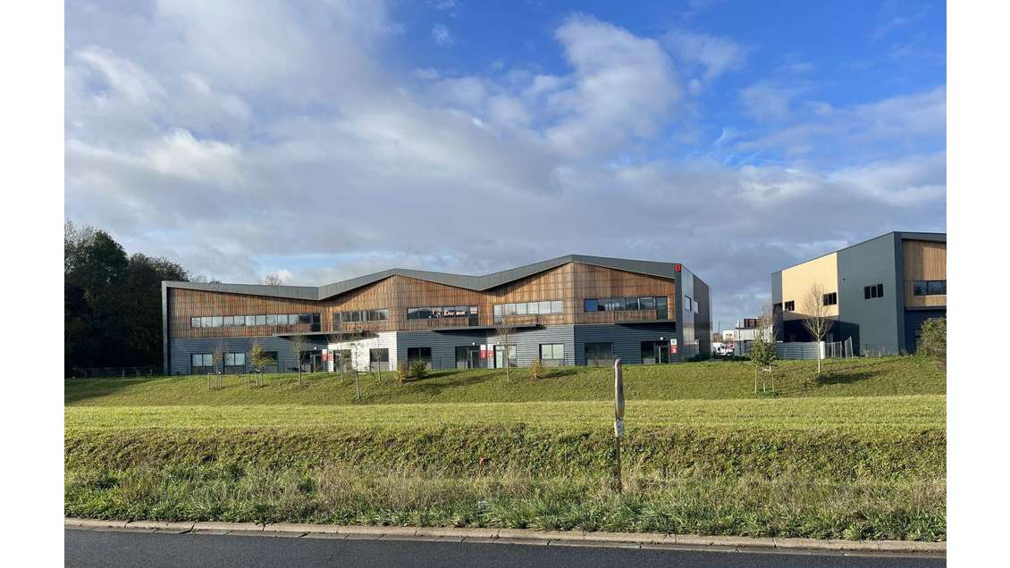 Location local d'activités 912m² à Moissy-Cramayel