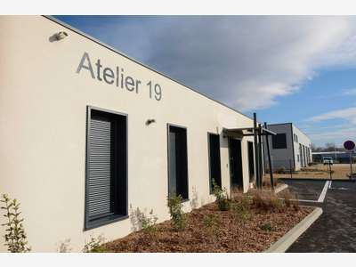 À louer – Locaux d'activités de 110 à 160 m² à Mon
