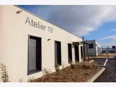 À louer – Locaux d'activités de 110 à 160 m² à Mon