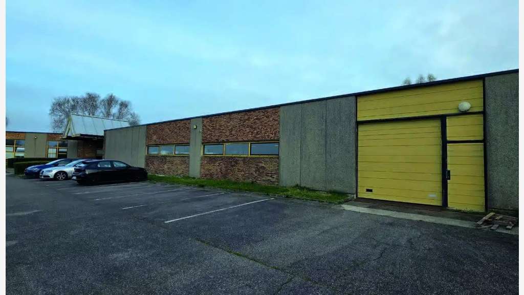 À vendre ou à louer – Local d'activités de 1 914 m
