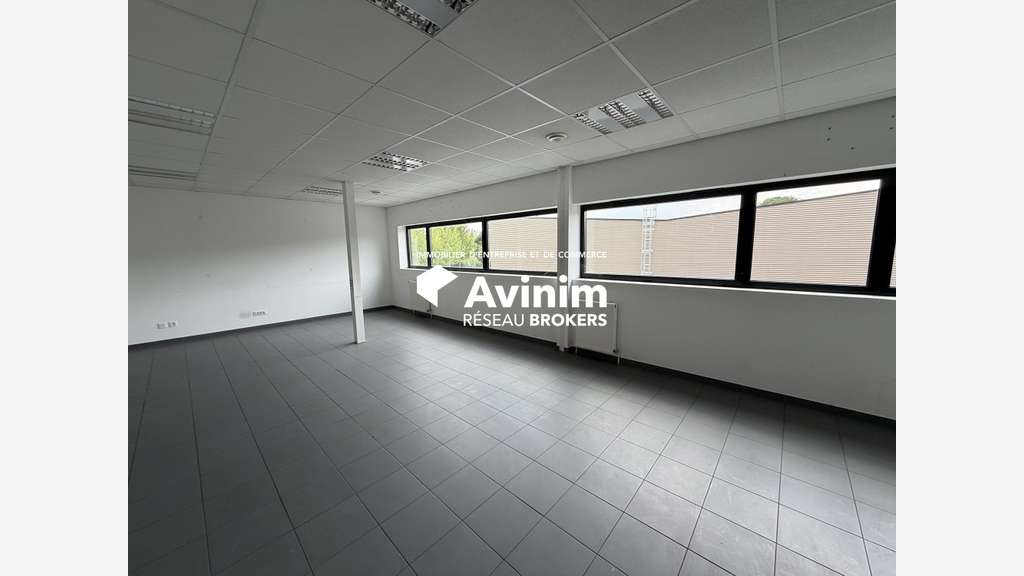Montataire - Entrepôt + Bureaux 716 m2 à la l