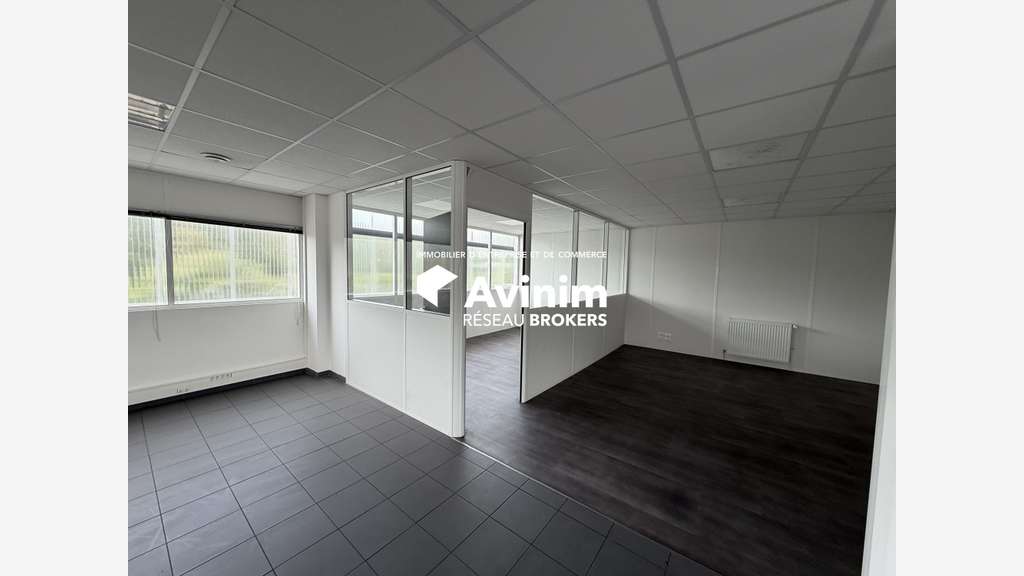 Montataire - Entrepôt + Bureaux 716 m2 à la l